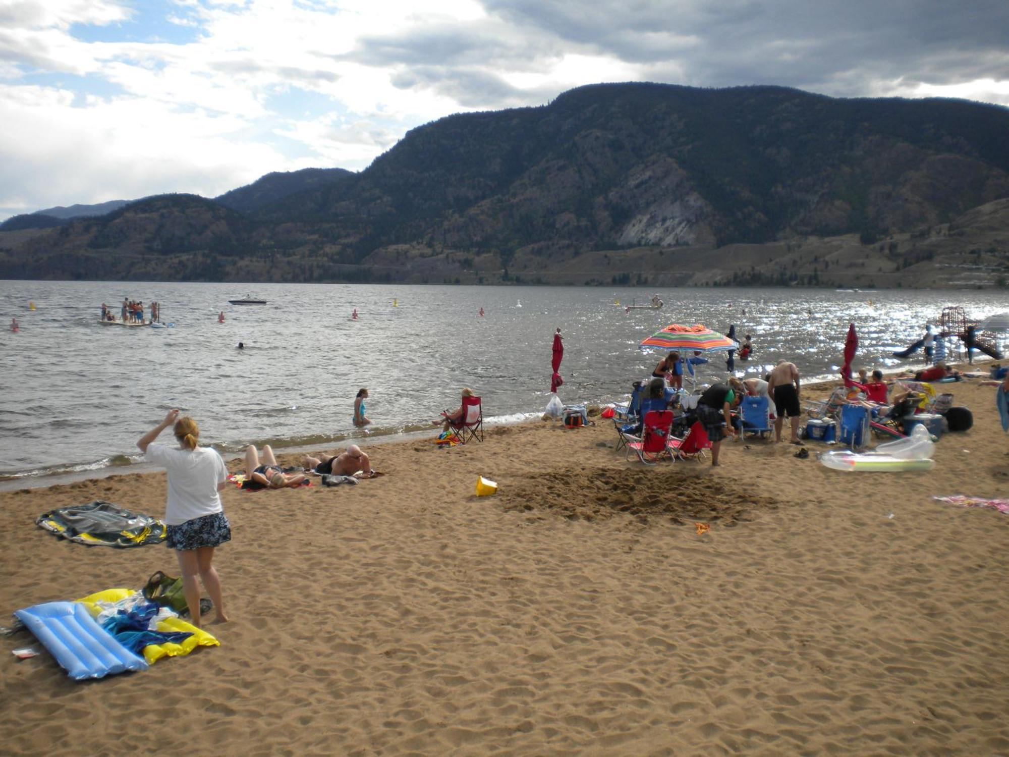 Holiday House Motel Penticton Exterior foto
