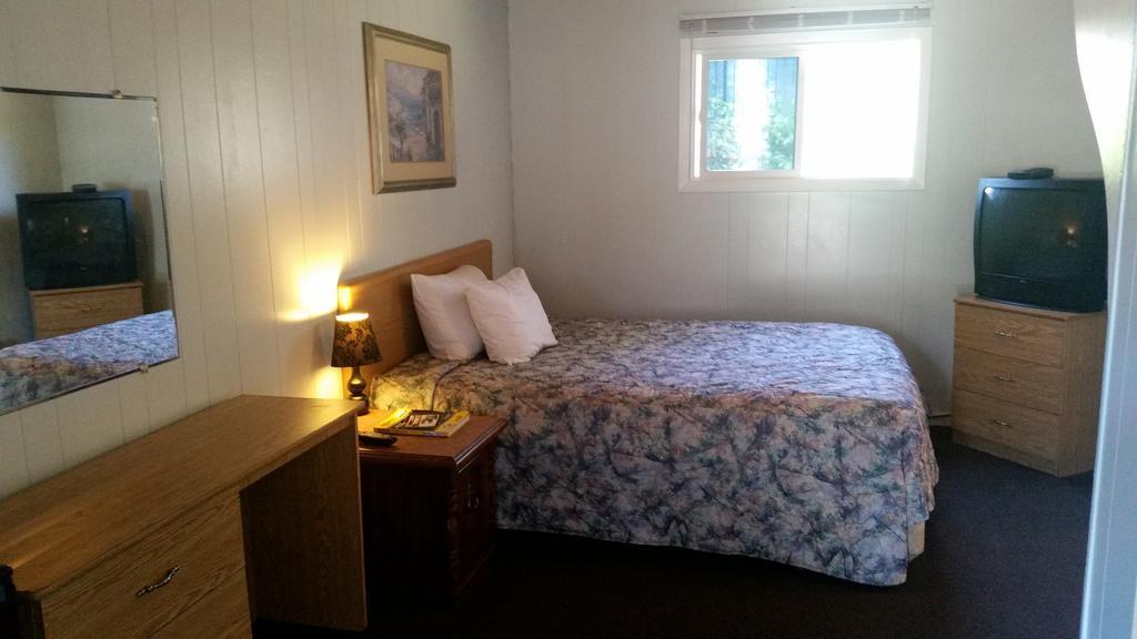 Holiday House Motel Penticton Exterior foto